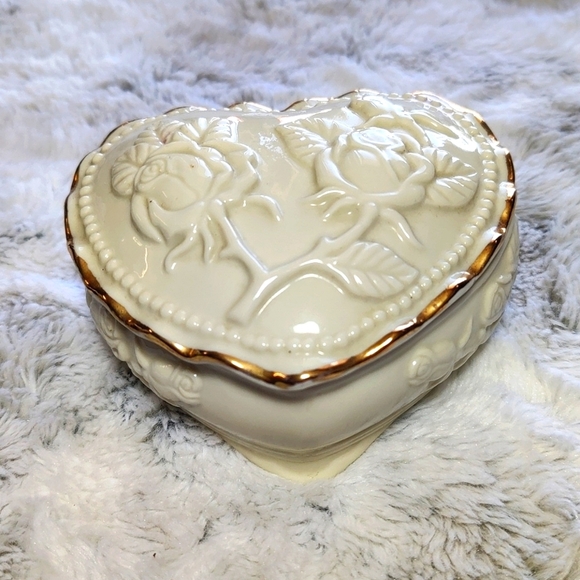 Heart Porcelain Ivory Rose Gold Rim Jewelry Box Trinket - Picture 1 of 14